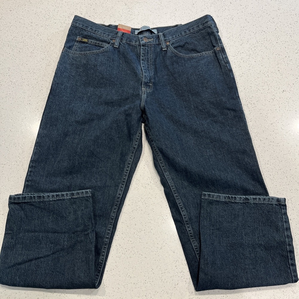 NEW - Lee Relaxed Fit Men's Size 38x30 Denim Blue Jeans NWT Slightly Tapered Leg